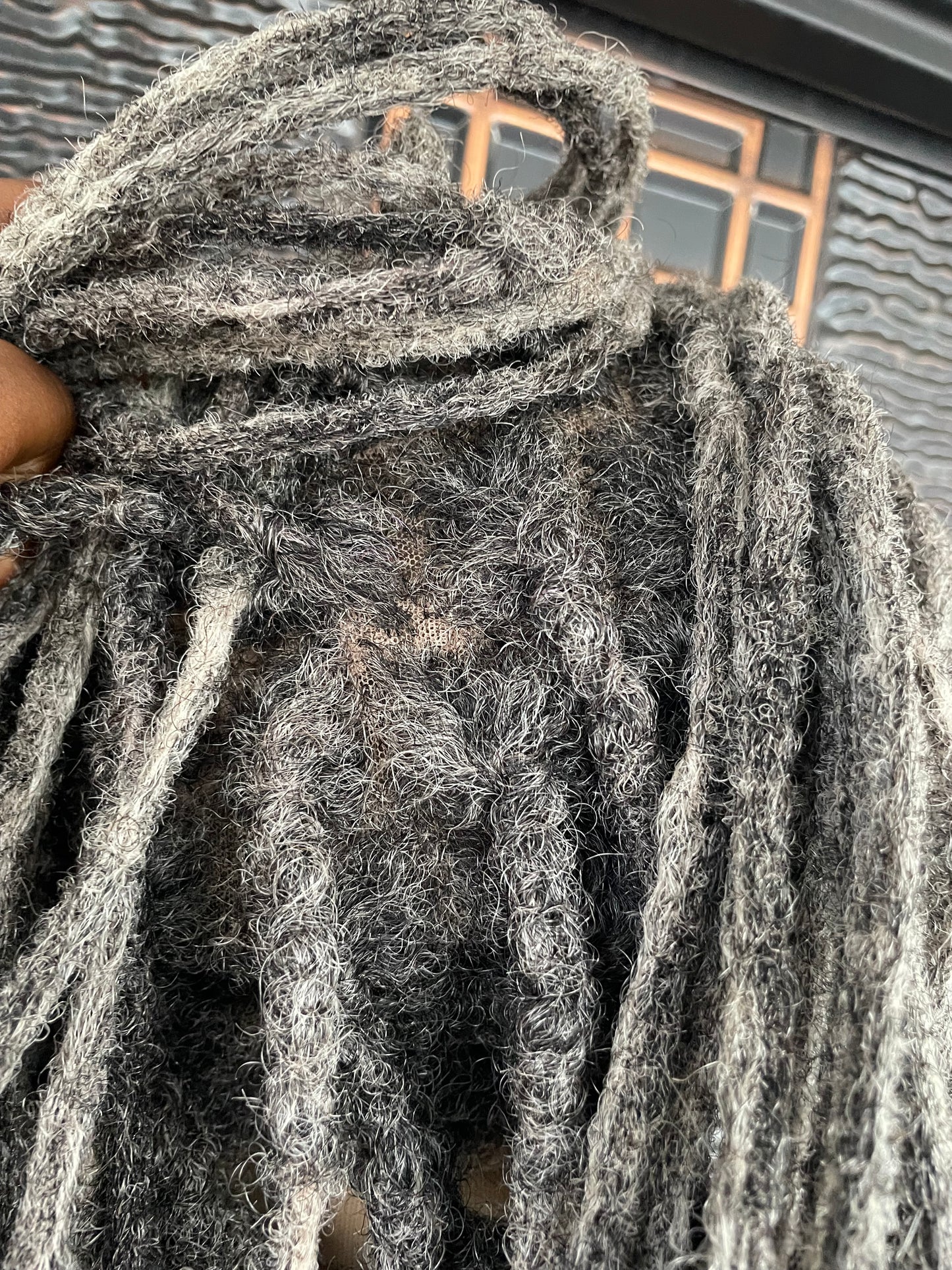 Peluca de cabello humano gris con rastas de 18"